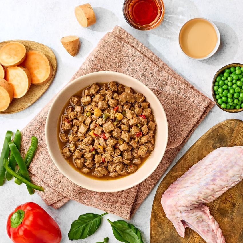 Naturo Conserva Naturo Adult cu Carne de Curcan, Fructe si Legume in Sos cu Ierburi Aromatice 390g - imagine 3