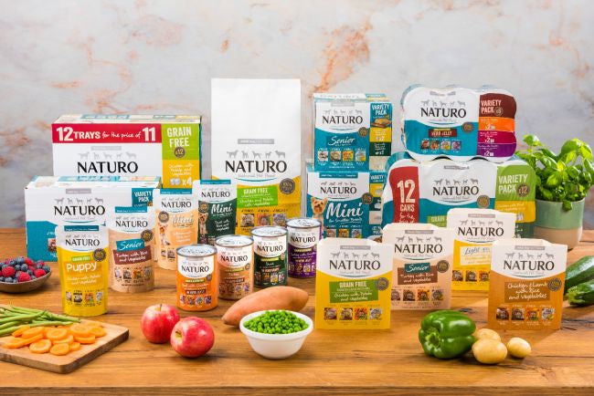 Conserva Naturo Adult cu Carne de Vita si Pui, Amestec de Legume si Fructe in Jeleu cu Ierburi Aromatice 390g