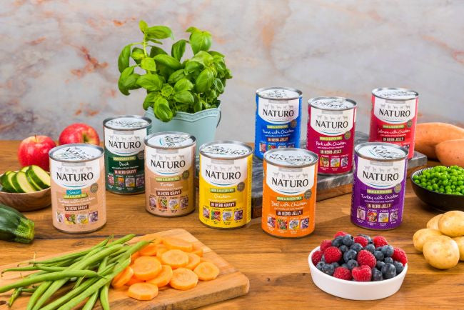 Conserva Naturo Adult cu Carne de Vita si Pui, Amestec de Legume si Fructe in Jeleu cu Ierburi Aromatice 390g