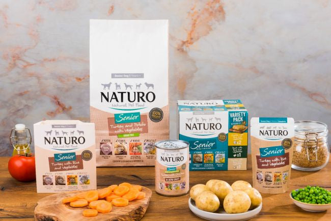 Conserva Naturo Senior cu Carne de Curcan si Pui, Amestec de Fructe si Legume in Sos cu Ierburi Aromatice 390g